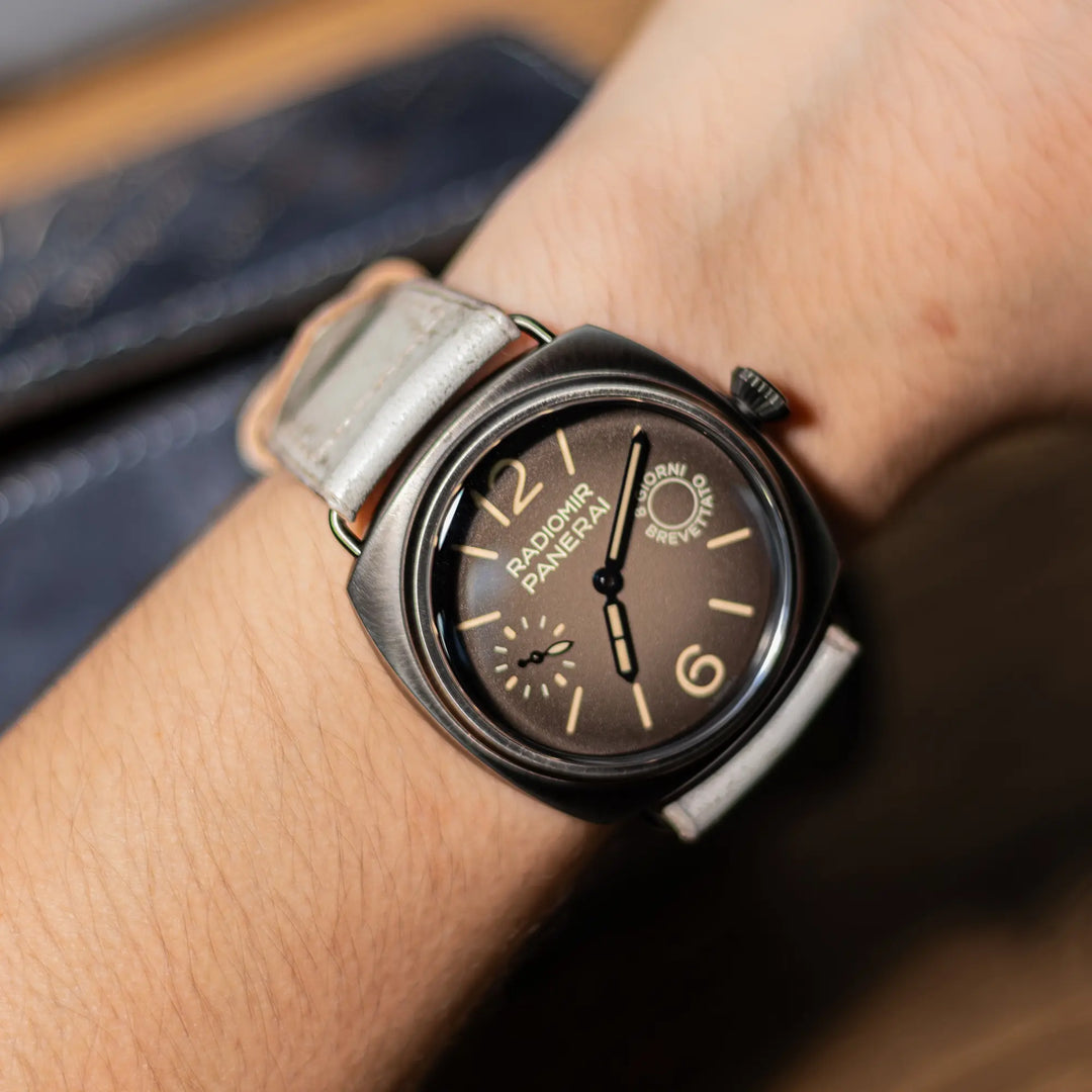 Vague White Strap